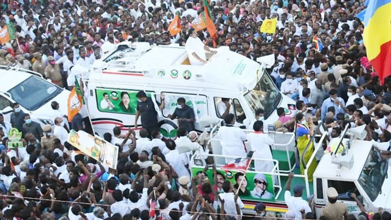 ஊழலில் ஊறிப்போன திமுக ஆட்சிக்கு வந்தால் தமிழகம் குட்டிச் சுவருதான்... அதகளப்படுத்தும் முதல்வர் எடப்பாடி..! ஊழலில் ஊறிப்போன திமுக ஆட்சிக்கு வந்தால் தமிழகம் குட்டிச் சுவருதான்... அதகளப்படுத்தும் முதல்வர் எடப்பாடி..!