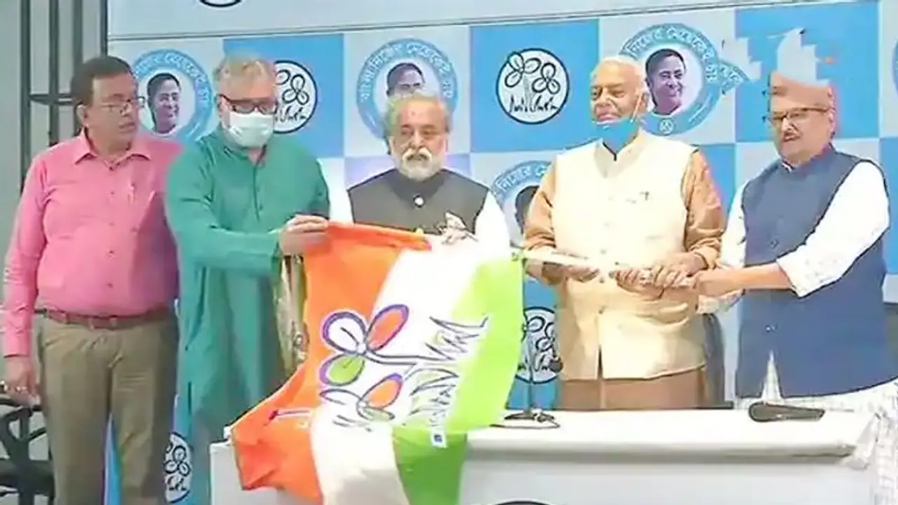 బెంగాల్ ఎన్నికలు: బీజేపీ స్పీడుకు బ్రేక్.. తృణమూల్ కాంగ్రెస్లోకి యశ్వంత్ సిన్హా బెంగాల్ ఎన్నికలు: బీజేపీ స్పీడుకు బ్రేక్.. తృణమూల్ కాంగ్రెస్లోకి యశ్వంత్ సిన్హా