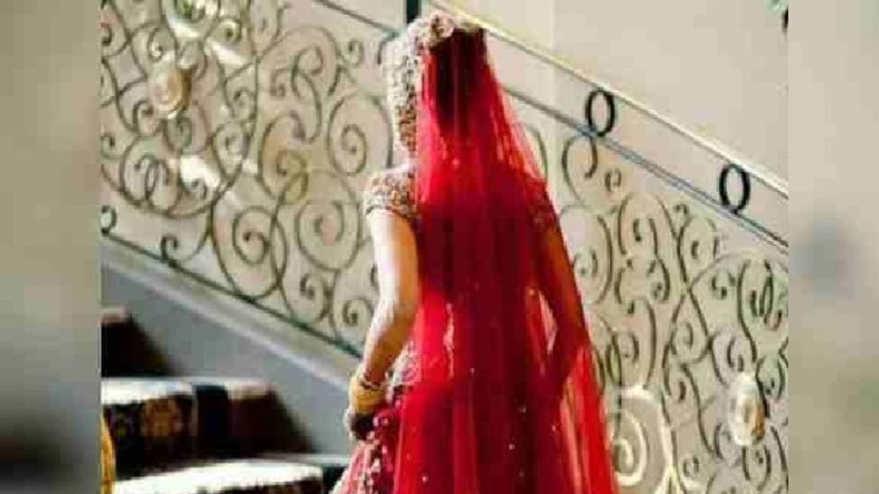 పెళ్లి చేసుకుంటానని నమ్మించి.. ఐదుగురు యువకులకు టోకరా..! పెళ్లి చేసుకుంటానని నమ్మించి.. ఐదుగురు యువకులకు టోకరా..!