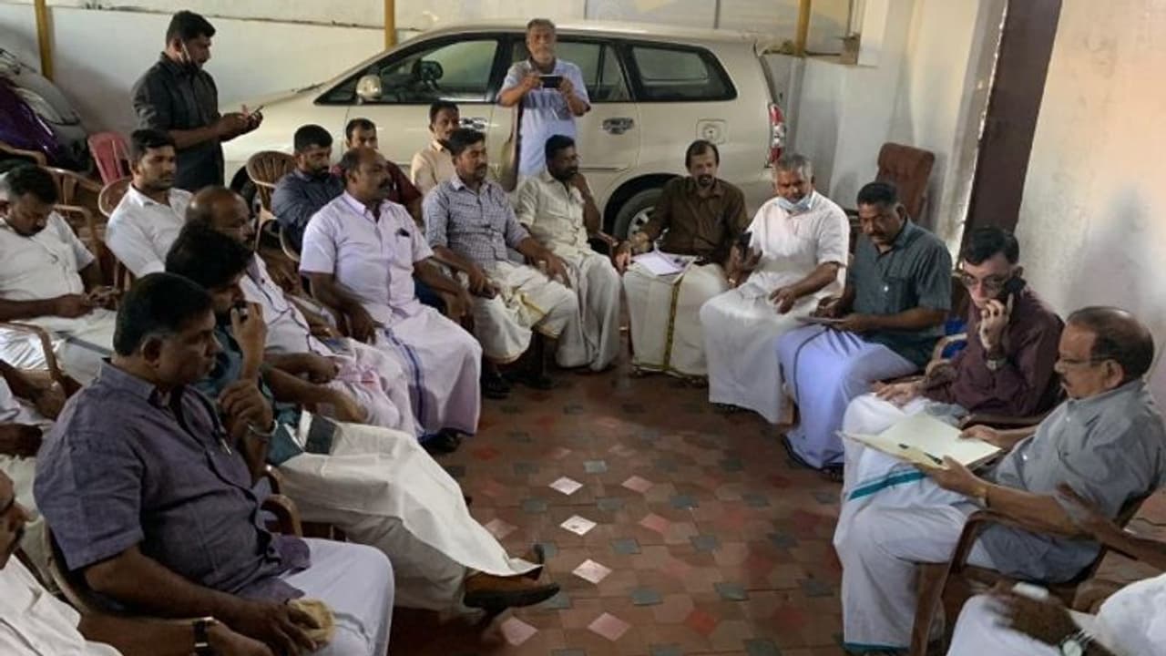 കോങ്ങാട് വേണ്ടെന്ന് മുസ്ലിം ലീഗിൽ ഒരു വിഭാഗം; സീറ്റ് വിട്ടുകൊടുത്തതിൽ പ്രതിഷേധിച്ച് കോൺഗ്രസ് നേതാക്കളുടെ യോഗം കോങ്ങാട് വേണ്ടെന്ന് മുസ്ലിം ലീഗിൽ ഒരു വിഭാഗം; സീറ്റ് വിട്ടുകൊടുത്തതിൽ പ്രതിഷേധിച്ച് കോൺഗ്രസ് നേതാക്കളുടെ യോഗം