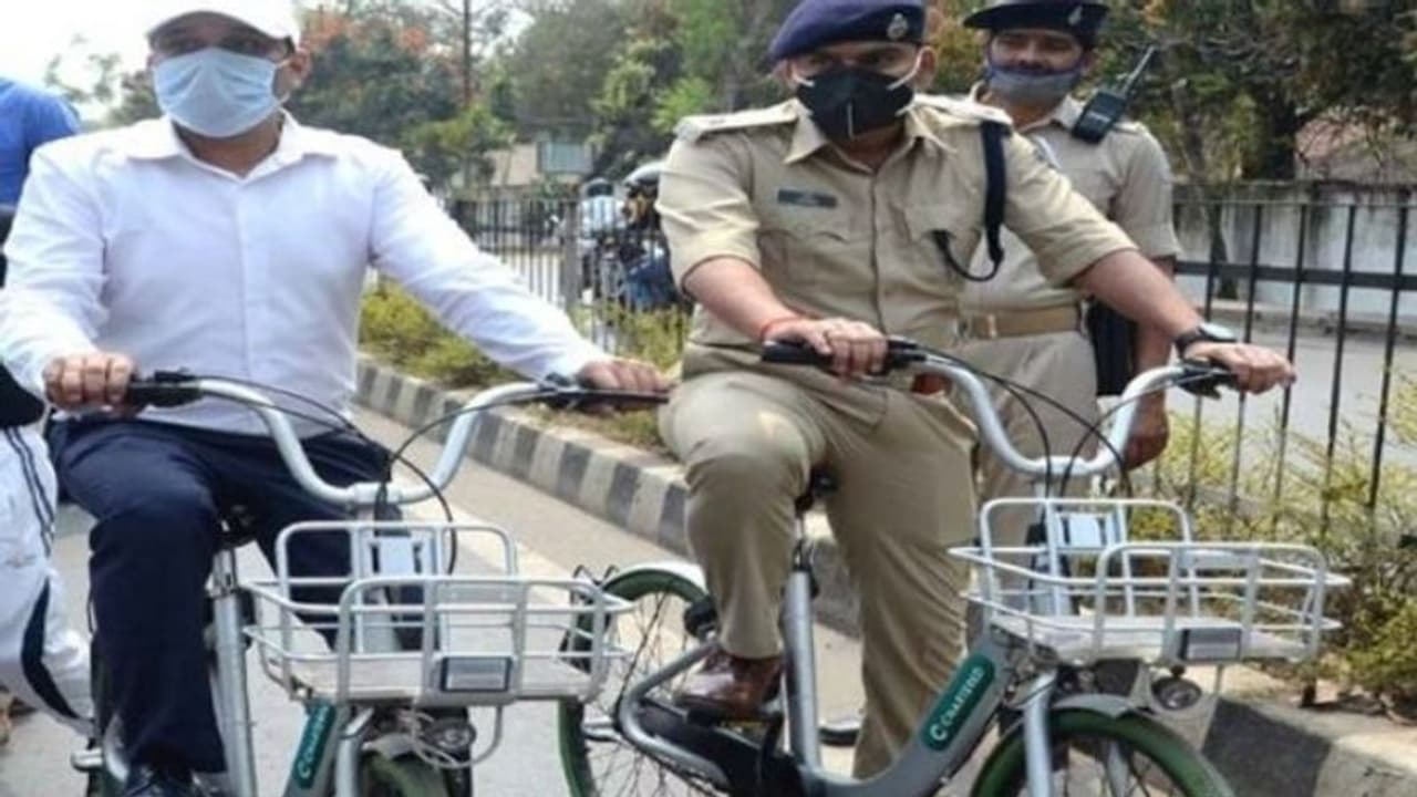 अनूठी पहल: 'इस राज्य में हर शनिवार नहीं चलेगी कार', मंत्री से लेकर IAS अफसर साइकिल से आएंगे ऑफिस अनूठी पहल: 'इस राज्य में हर शनिवार नहीं चलेगी कार', मंत्री से लेकर IAS अफसर साइकिल से आएंगे ऑफिस