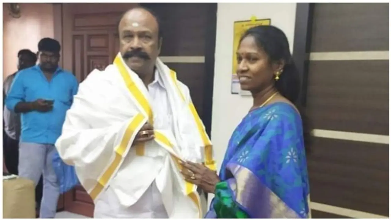 மானம் காக்குமா மானாமதுரை..? சொந்த கட்சிக்காரரை நினைத்து மனதுக்குள் அடித்துக் கொள்ளும் திமுக வேட்பாளர்..! மானம் காக்குமா மானாமதுரை..? சொந்த கட்சிக்காரரை நினைத்து மனதுக்குள் அடித்துக் கொள்ளும் திமுக வேட்பாளர்..!