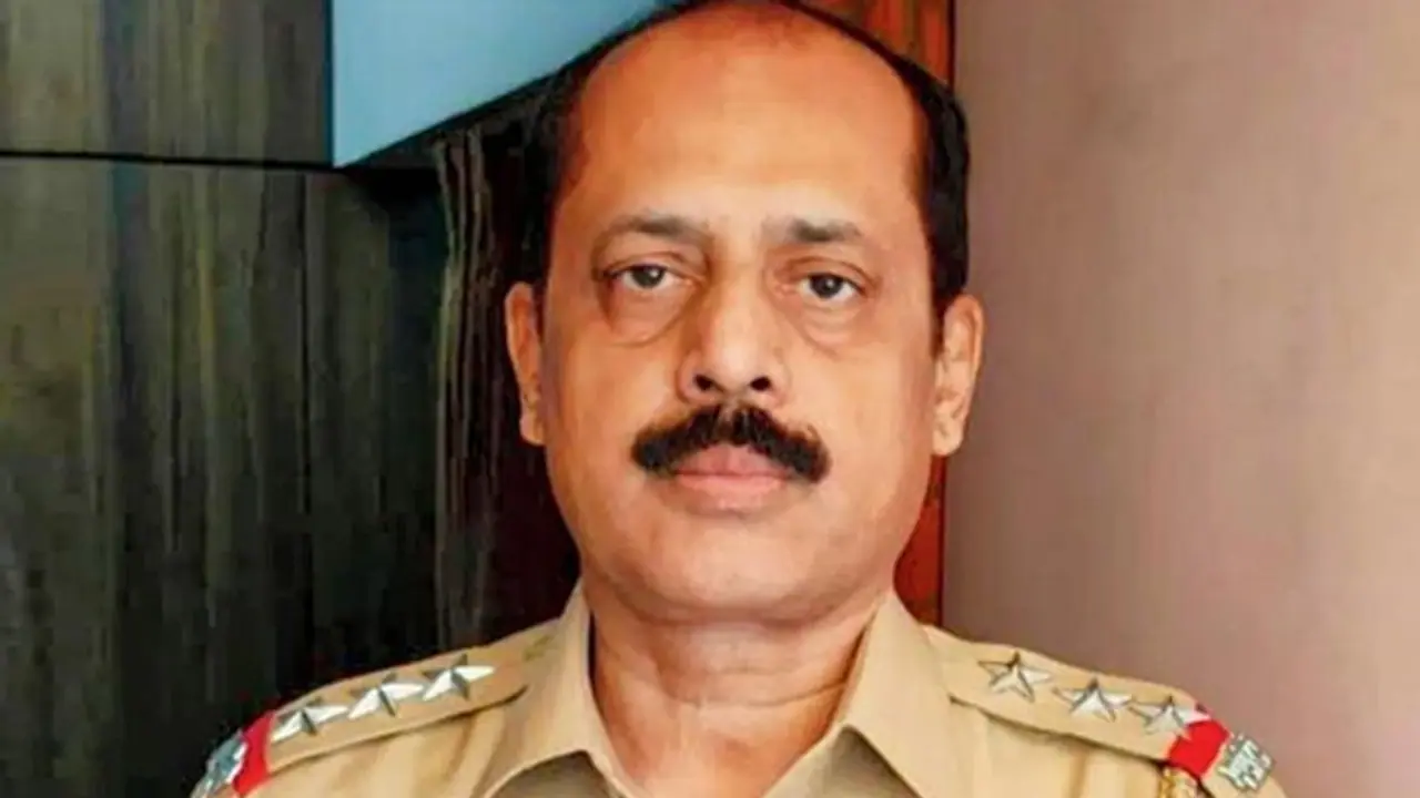 అంబానీకి బెదిరింపుల కేసులో సంచలనాలు: వాజేకి పీపీఈ కిట్ తో సీన్ రీ క్రియేషన్ అంబానీకి బెదిరింపుల కేసులో సంచలనాలు: వాజేకి పీపీఈ కిట్ తో సీన్ రీ క్రియేషన్