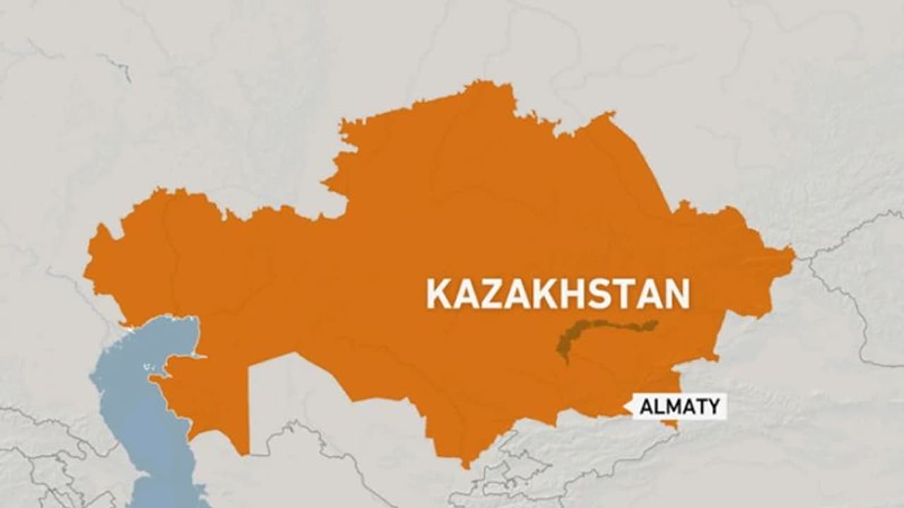 कजाकिस्तान: लैंडिंग के वक्त आसमान में ही आग का गोला बन गया मिलिट्री प्लेन, 4 की मौत, 2 घायल कजाकिस्तान: लैंडिंग के वक्त आसमान में ही आग का गोला बन गया मिलिट्री प्लेन, 4 की मौत, 2 घायल