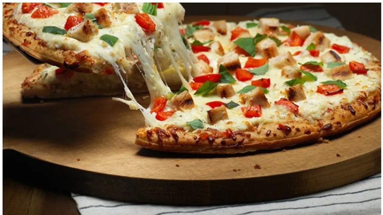 ವೆಜ್ ಬದಲು ನಾನ್ವೆಜ್ ಪಿಜ್ಜಾ ಕೊಟ್ಟಿದ್ದಕ್ಕೆ 1 ಕೋಟಿ ಪರಿಹಾರ! ವೆಜ್ ಬದಲು ನಾನ್ವೆಜ್ ಪಿಜ್ಜಾ ಕೊಟ್ಟಿದ್ದಕ್ಕೆ 1 ಕೋಟಿ ಪರಿಹಾರ!