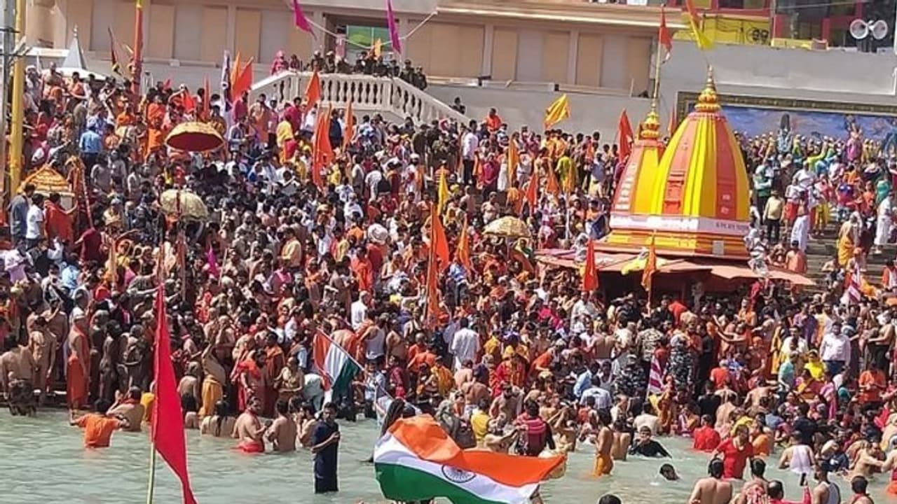 அட கடவுளே... ஹரித்துவாரில் கும்பமேளாவில் பங்கேற்ற 3000 பக்தர்களுக்கு கொரோனா..! அட கடவுளே... ஹரித்துவாரில் கும்பமேளாவில் பங்கேற்ற 3000 பக்தர்களுக்கு கொரோனா..!