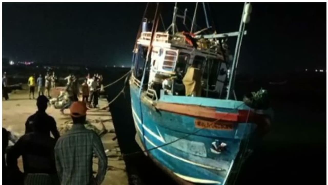 300 കിലോ ഹെറോയിനുമായി ശ്രീലങ്കൻ ബോട്ട് പിടികൂടിയ സംഭവം; അന്വേഷണത്തിന് എൻഐഎയും 300 കിലോ ഹെറോയിനുമായി ശ്രീലങ്കൻ ബോട്ട് പിടികൂടിയ സംഭവം; അന്വേഷണത്തിന് എൻഐഎയും