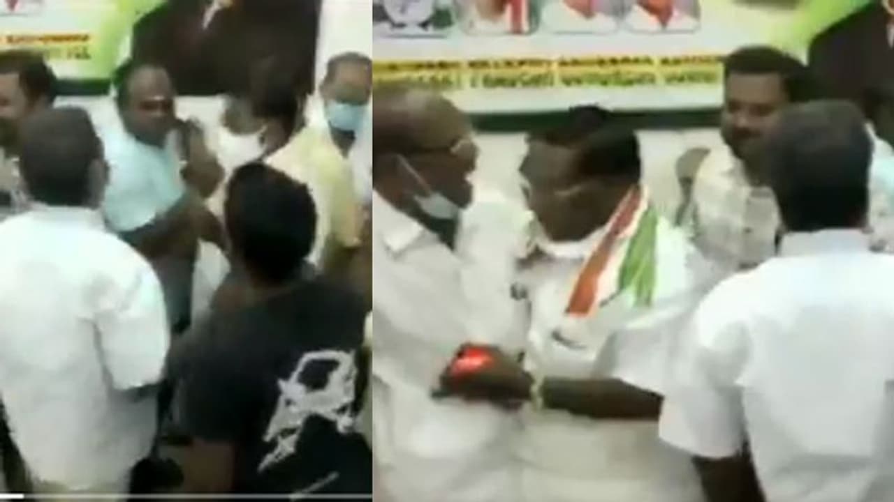 ಪುದುಚೇರಿ ಕಾಂಗ್ರೆಸ್ ಸಭೆಯಲ್ಲಿ ಭಿನ್ನಮತ ಸ್ಫೋಟ; ಮಾಜಿ ಸಿಎಂ, ದಿಗ್ವಿಜಯ್ ಸಿಂಗ್ ಎದುರೇ ಜಟಾಪಟಿ ! ಪುದುಚೇರಿ ಕಾಂಗ್ರೆಸ್ ಸಭೆಯಲ್ಲಿ ಭಿನ್ನಮತ ಸ್ಫೋಟ; ಮಾಜಿ ಸಿಎಂ, ದಿಗ್ವಿಜಯ್ ಸಿಂಗ್ ಎದುರೇ ಜಟಾಪಟಿ !