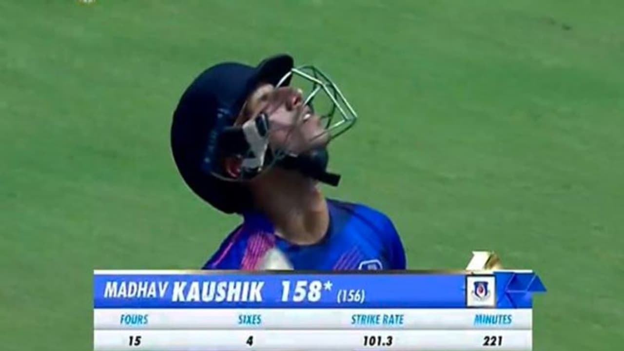 மாதவ் கௌசிக்கின் அபார சதத்தால் மும்பை அணிக்கு கடின இலக்கை நிர்ணயித்த உத்தர பிரதேச அணி மாதவ் கௌசிக்கின் அபார சதத்தால் மும்பை அணிக்கு கடின இலக்கை நிர்ணயித்த உத்தர பிரதேச அணி