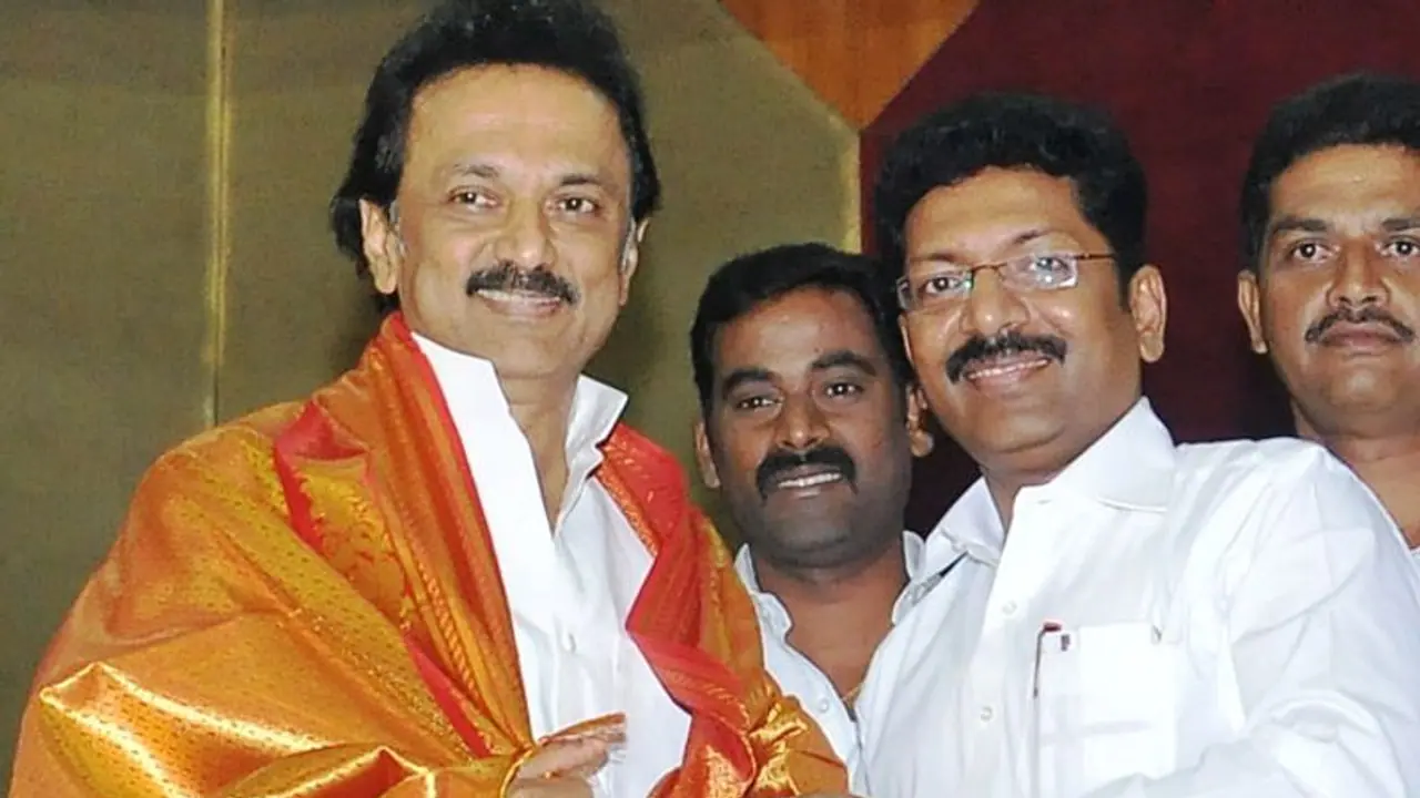 காலையில் கட்சி தாவல்... மாலையில் வேட்பாளர்... தளபதியை தலைதெறிக்க ஓடவிடப்போகும் சரவணன்..! காலையில் கட்சி தாவல்... மாலையில் வேட்பாளர்... தளபதியை தலைதெறிக்க ஓடவிடப்போகும் சரவணன்..!