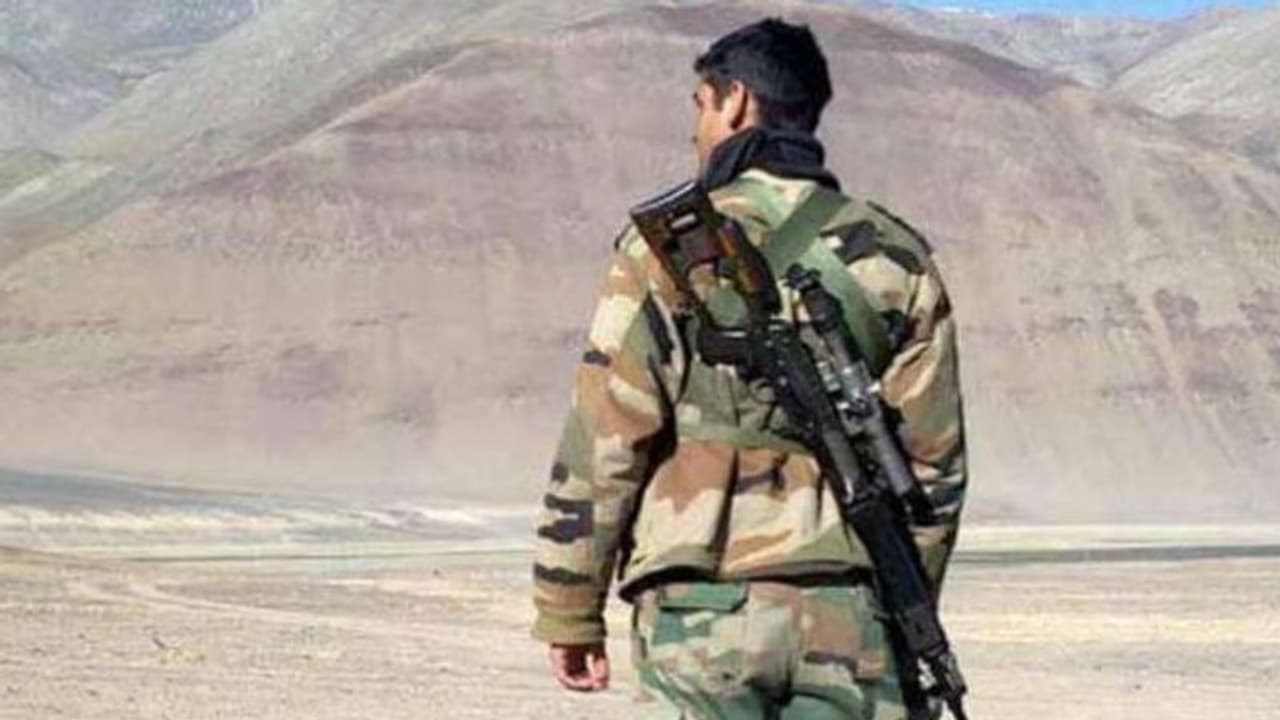 Kashmir: భారత ఆర్మీ జవాను మిస్సింగ్.. సైన్యం, పోలీసుల ముమ్మర గాలింపు Kashmir: భారత ఆర్మీ జవాను మిస్సింగ్.. సైన్యం, పోలీసుల ముమ్మర గాలింపు