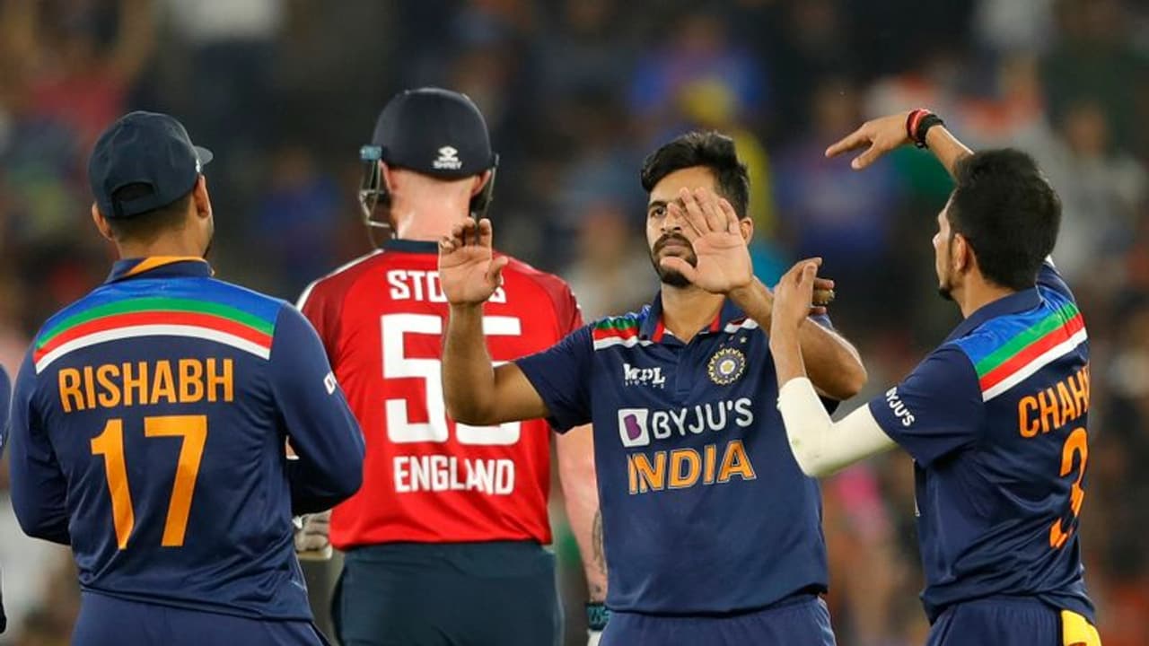 IND vs ENG: ಟೀಂ ಇಂಡಿಯಾಗೆ ಸ್ಪರ್ಧಾತ್ಮಕ ಗುರಿ ನೀಡಿದ ಇಂಗ್ಲೆಂಡ್! IND vs ENG: ಟೀಂ ಇಂಡಿಯಾಗೆ ಸ್ಪರ್ಧಾತ್ಮಕ ಗುರಿ ನೀಡಿದ ಇಂಗ್ಲೆಂಡ್!