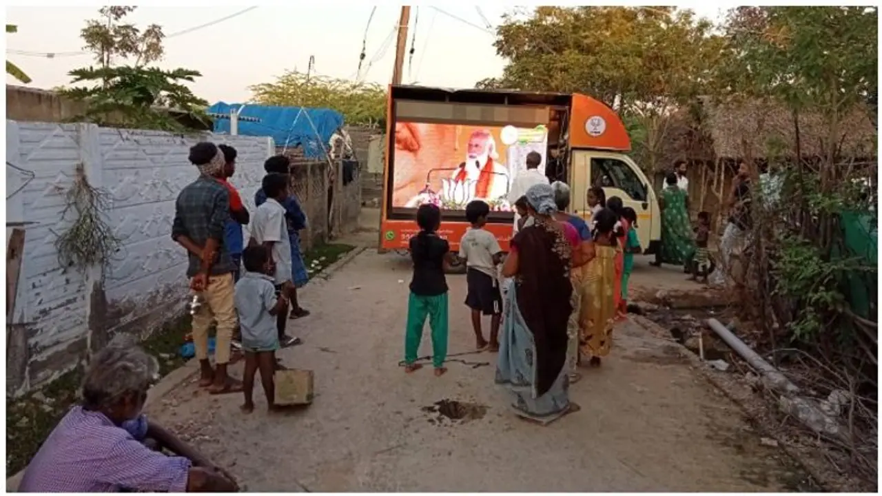 உங்கள் தேவையே எங்கள் வாக்குறுதி... வீடு வீடாக சென்று பாஜகவினர் புதிய யுக்தி..! உங்கள் தேவையே எங்கள் வாக்குறுதி... வீடு வீடாக சென்று பாஜகவினர் புதிய யுக்தி..!