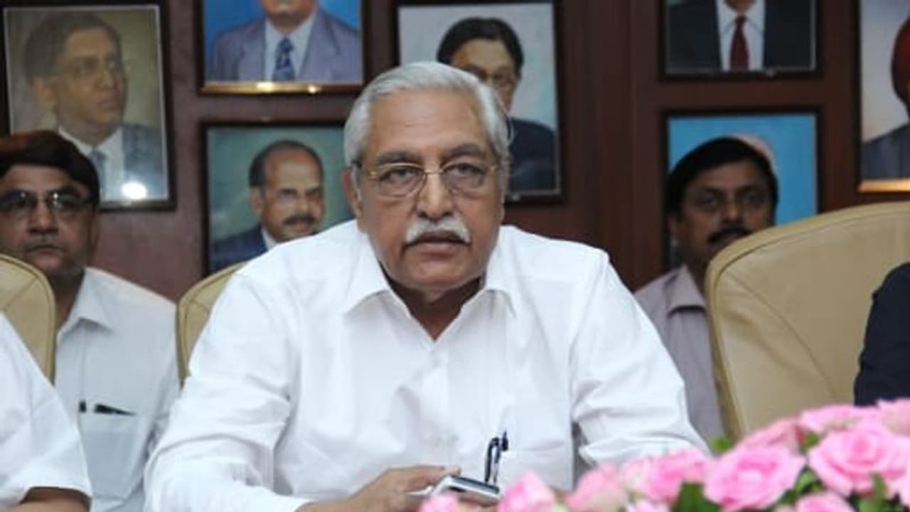 வங்கி ஊழியர்கள் நாடு தழுவிய வேலை நிறுத்தம்.. 14 ஆயிரம் கோடி காசோலை பரிவர்த்தனை பாதிக்கப்படும் என தகவல். வங்கி ஊழியர்கள் நாடு தழுவிய வேலை நிறுத்தம்.. 14 ஆயிரம் கோடி காசோலை பரிவர்த்தனை பாதிக்கப்படும் என தகவல்.