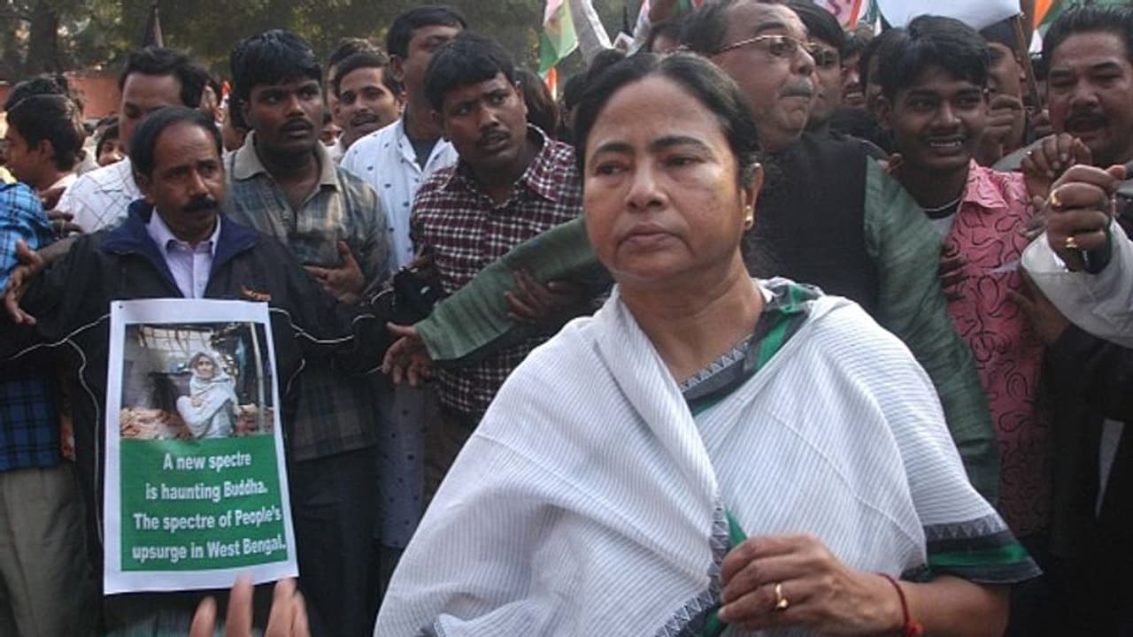 5 ಲಕ್ಷ ಉದ್ಯೋಗ, ಉಚಿತ ರೇಶನ್; ಬಂಗಾಳ ಚುನಾವಣೆಗೆ ಮಮತಾ ಪ್ರಣಾಳಿಕೆ