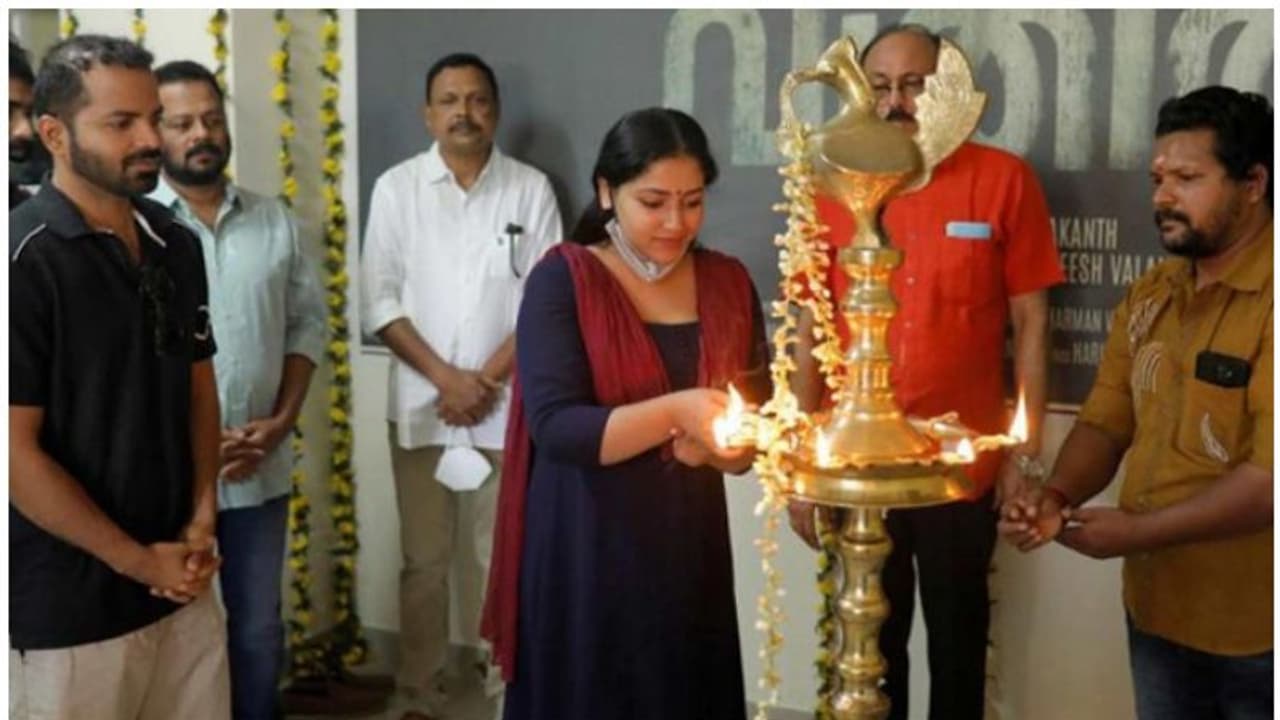 തിരുവനന്തപുരത്ത് 'വാതില്‍' തുടങ്ങി, വിനയ് ഫോര്‍ട്ടും അനു സിത്താരയും പ്രധാന അഭിനേതാക്കള്‍