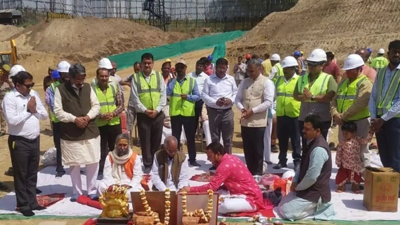 राम मंदिर निर्माण के लिए नींव भराई का शुरू, ट्रस्टियों ने किया पूजन राम मंदिर निर्माण के लिए नींव भराई का शुरू, ट्रस्टियों ने किया पूजन