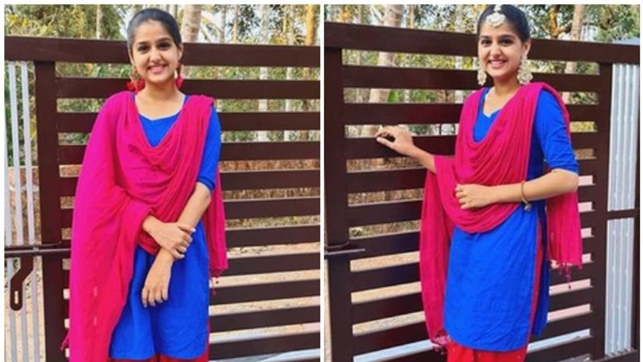 'ഫോട്ടോയ്ക്ക് മുന്നില് നില്ക്കുന്ന ഒരു പെണ്കുട്ടി', ഫോട്ടോകളുമായി അനശ്വര രാജൻ 'ഫോട്ടോയ്ക്ക് മുന്നില് നില്ക്കുന്ന ഒരു പെണ്കുട്ടി', ഫോട്ടോകളുമായി അനശ്വര രാജൻ