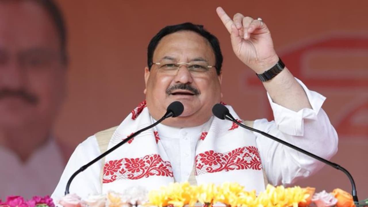 ঘাটালে আচমকাই বক্তব্য থামালেন বিজেপি নেতা জেপি নাড্ডা, ক্যামেরায় ধরা পড়ল তাঁর মানবিক মুখ ঘাটালে আচমকাই বক্তব্য থামালেন বিজেপি নেতা জেপি নাড্ডা, ক্যামেরায় ধরা পড়ল তাঁর মানবিক মুখ