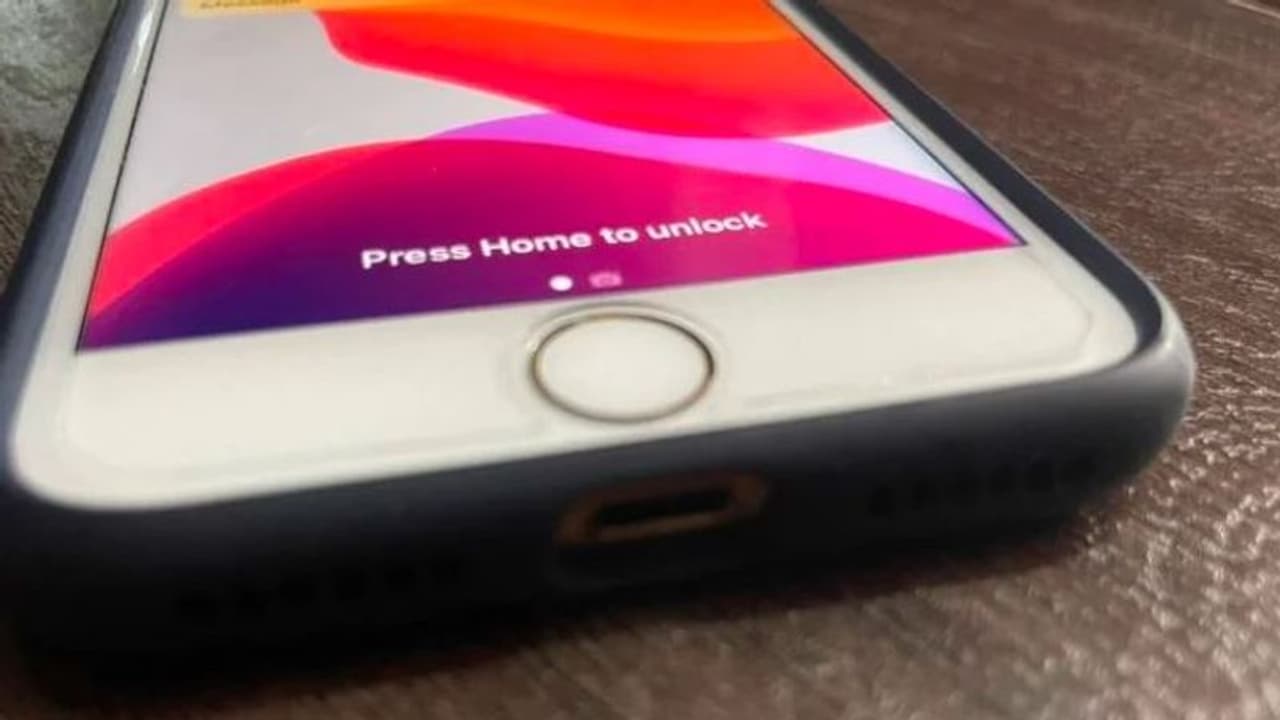 కరోనా కారణంగా ఆపిల్ కీలక నిర్ణయం.. ఐఫోన్ 13లో రానున్న ఈ ఫీచర్ గురించి తెలుసుకోండి.. కరోనా కారణంగా ఆపిల్ కీలక నిర్ణయం.. ఐఫోన్ 13లో రానున్న ఈ ఫీచర్ గురించి తెలుసుకోండి..