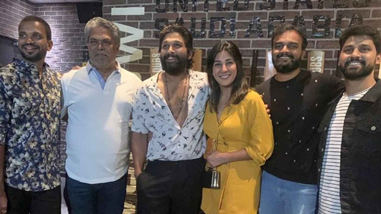 నిర్మాత బర్త్ డే వేడుకల్లో అల్లు అర్జున్: అల్ట్రా స్టైలిష్ లుక్ కి ఫిదా అవుతున్న ఫ్యాన్స్! నిర్మాత బర్త్ డే వేడుకల్లో అల్లు అర్జున్: అల్ట్రా స్టైలిష్ లుక్ కి ఫిదా అవుతున్న ఫ్యాన్స్!