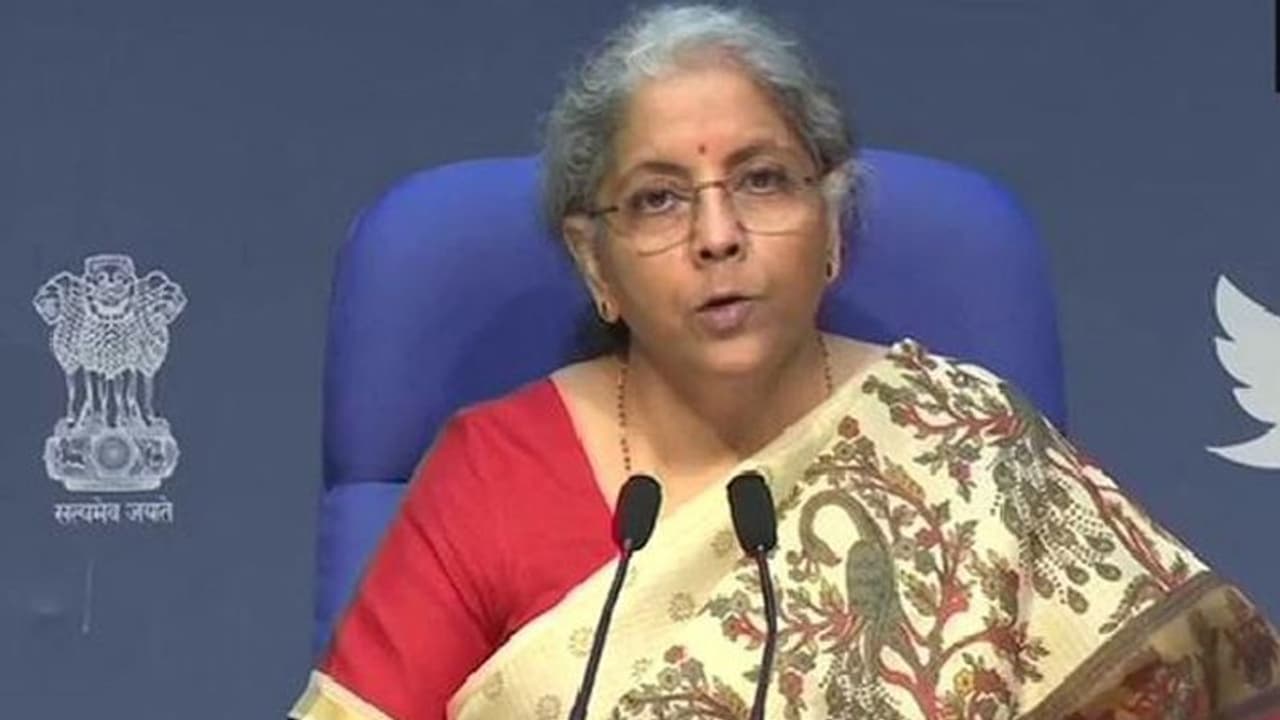 ಭೂಕುಸಿತ ಬಾಧಿತರ ವಿಮಾ ಹಣ ತಕ್ಷಣ ವಿತರಿಸಿ ; ಬ್ಯಾಂಕ್‌ಗಳಿಗೆ ವಿತ್ತ ಸಚಿವೆ ನಿರ್ಮಲಾ ಸೀತಾರಾಮನ್ ಸೂಚನೆ