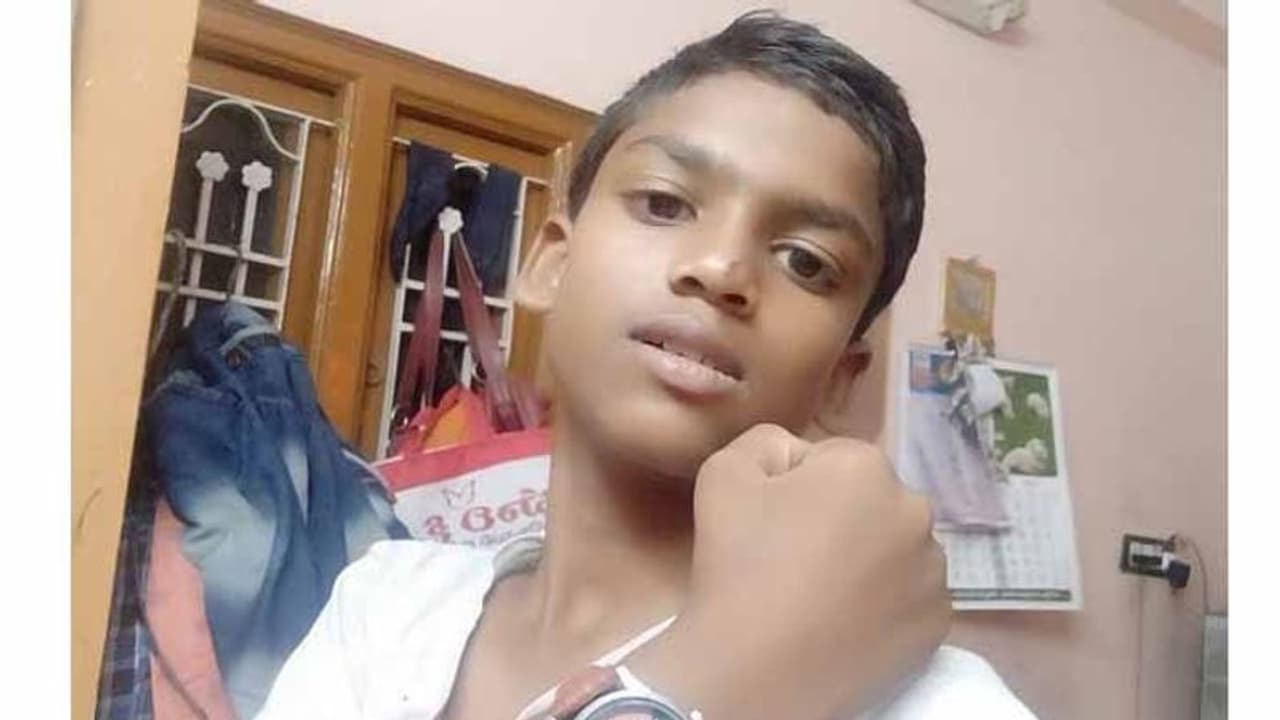 ఈత సరదా: గల్లంతైన 7వ తరగతి విద్యార్ధి ఈత సరదా: గల్లంతైన 7వ తరగతి విద్యార్ధి