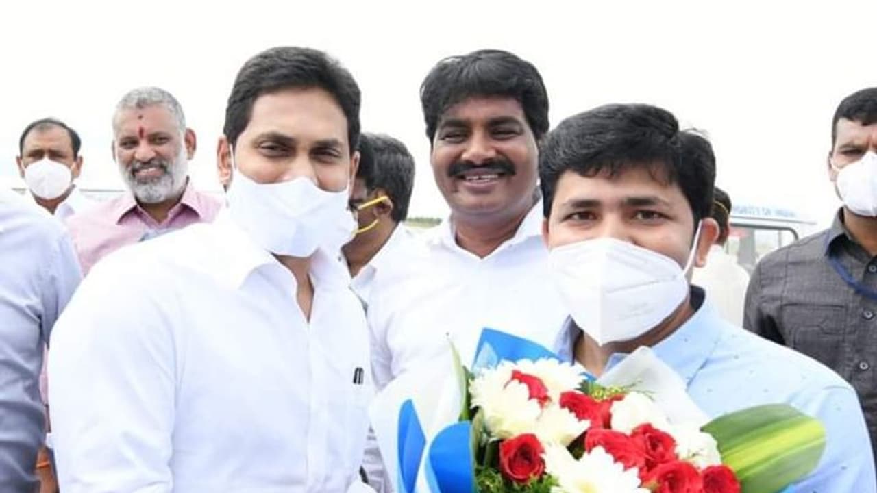 తిరుపతి: బిజెపికి కలిసొచ్చిన పవన్ కల్యాణ్ మద్దతు... టీడీపీ, వైసీపీలకు తగ్గిన ఓట్లు తిరుపతి: బిజెపికి కలిసొచ్చిన పవన్ కల్యాణ్ మద్దతు... టీడీపీ, వైసీపీలకు తగ్గిన ఓట్లు