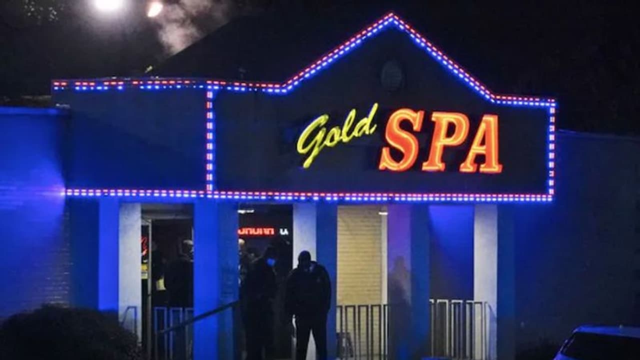 अमेरिका के 3 स्पा सेंटर में फायरिंग, 4 महिलाओं सहित 8 लोगों की मौत, आरोपी गिरफ्तार अमेरिका के 3 स्पा सेंटर में फायरिंग, 4 महिलाओं सहित 8 लोगों की मौत, आरोपी गिरफ्तार