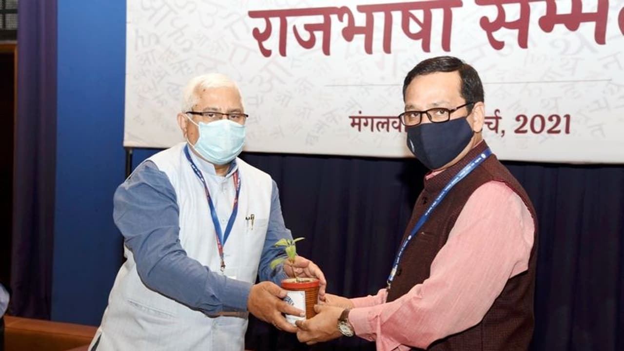 वैश्विक भाषा के रूप में उभर रही है हिंदी, विश्व के कई देशों में बढ़ा प्रयोग वैश्विक भाषा के रूप में उभर रही है हिंदी, विश्व के कई देशों में बढ़ा प्रयोग