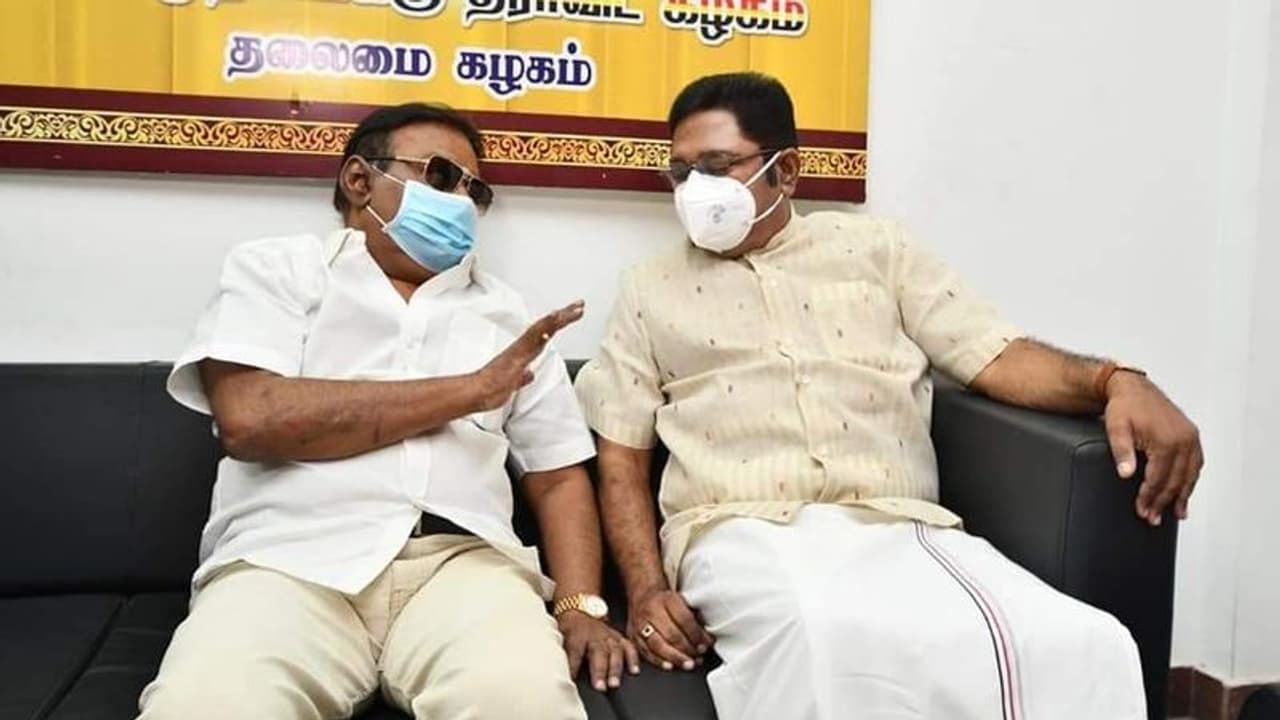 ஐஸ் வைக்கும் டி.டி.வி.தினகரன்... சூட்கேஸ் கேட்கும் பிரேமலதா..! ஐஸ் வைக்கும் டி.டி.வி.தினகரன்... சூட்கேஸ் கேட்கும் பிரேமலதா..!