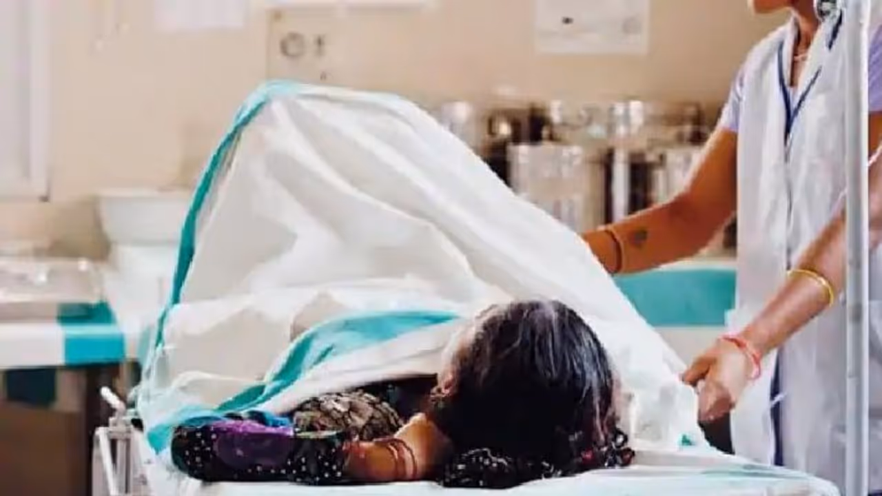 கொரோனா பெண் நோயாளிக்கு மருத்துவமனையில் பாலியல் வன்கொடுமை... ஐசியூவில் அத்துமீறிய அந்த 3 பேர்..! கொரோனா பெண் நோயாளிக்கு மருத்துவமனையில் பாலியல் வன்கொடுமை... ஐசியூவில் அத்துமீறிய அந்த 3 பேர்..!