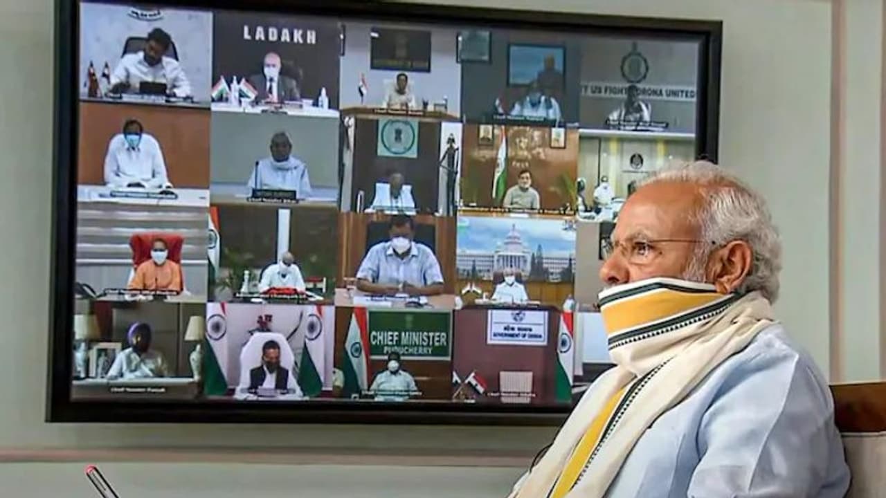 அதிகரிக்கும் கொரோனா பரவல்...! புதிய கட்டுப்பாடுகள் விதிக்க வாய்ப்பு ..? பிரதமர் மோடி முதலமைச்சர்களுடன் ஆலோசனை.