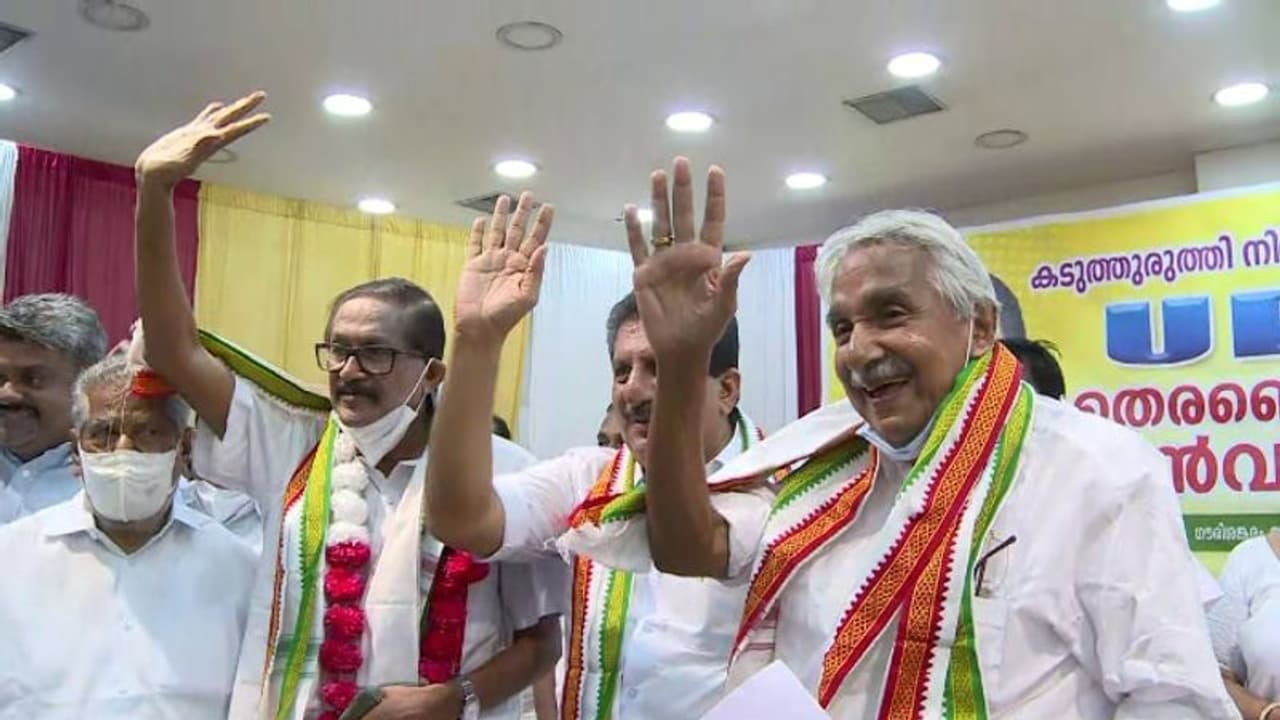 കേരള കോൺഗ്രസിൽ ജോസഫ് വിഭാഗം ലയിച്ചു; സഹകരിച്ച് മുന്നോട്ടെന്ന് പിസി തോമസ്, ലയനം ശക്തിപകരുമെന്ന് ഉമ്മൻ ചാണ്ടി കേരള കോൺഗ്രസിൽ ജോസഫ് വിഭാഗം ലയിച്ചു; സഹകരിച്ച് മുന്നോട്ടെന്ന് പിസി തോമസ്, ലയനം ശക്തിപകരുമെന്ന് ഉമ്മൻ ചാണ്ടി