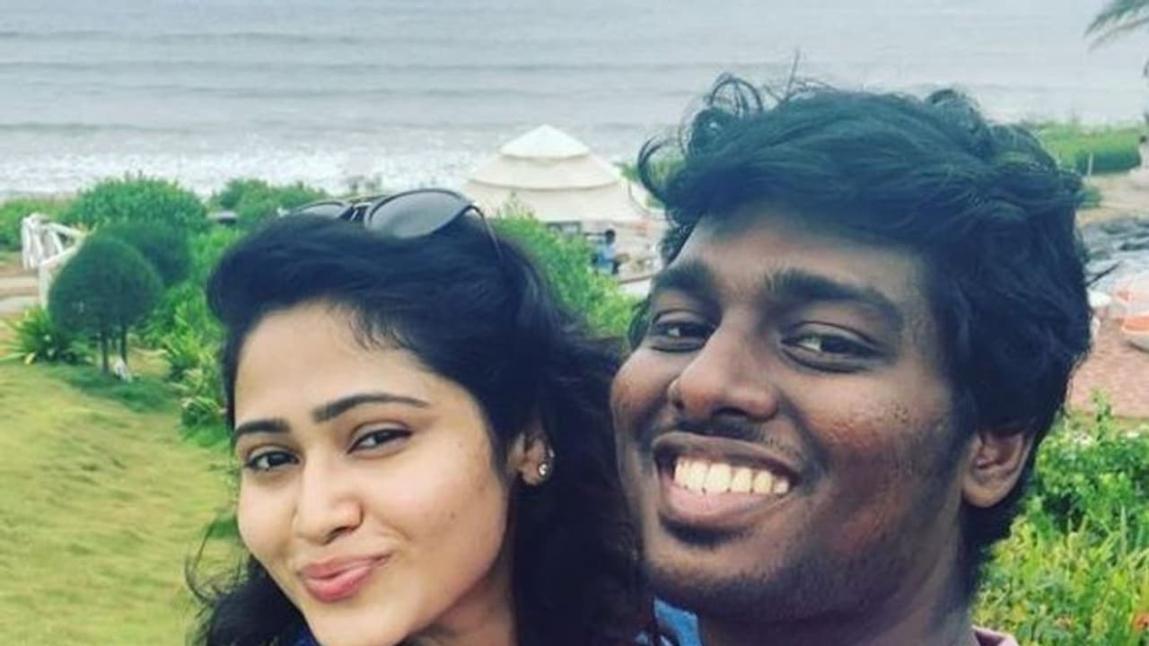 அட்லீ வெறுப்பாளர்களுக்கு மனைவி பிரியாவின் நச் பதில்! கண்டிப்பா இதை யாரும் எதிர்பார்த்திருக்க மாட்டாங்க! அட்லீ வெறுப்பாளர்களுக்கு மனைவி பிரியாவின் நச் பதில்! கண்டிப்பா இதை யாரும் எதிர்பார்த்திருக்க மாட்டாங்க!