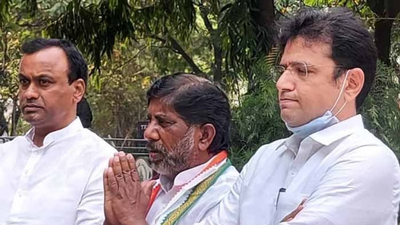 టీపీసీసీగా రేవంత్.. కోమటిరెడ్డి అలక, భట్టికి హైకమాండ్ నుంచి పిలుపు టీపీసీసీగా రేవంత్.. కోమటిరెడ్డి అలక, భట్టికి హైకమాండ్ నుంచి పిలుపు