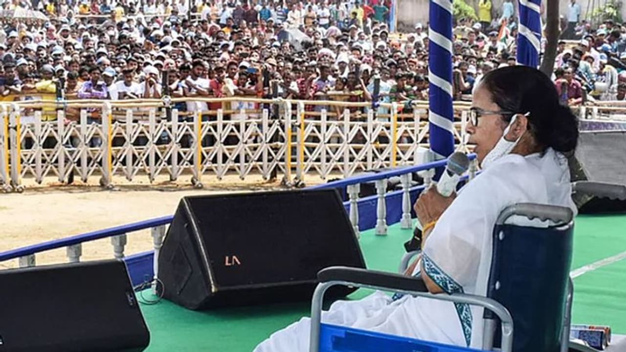 শেষ ২দফায় ভোট প্রচারে আরও কঠোর নির্বাচন কমিশন, মোদীর পরে জনসভা বাতিল মমতার শেষ ২দফায় ভোট প্রচারে আরও কঠোর নির্বাচন কমিশন, মোদীর পরে জনসভা বাতিল মমতার