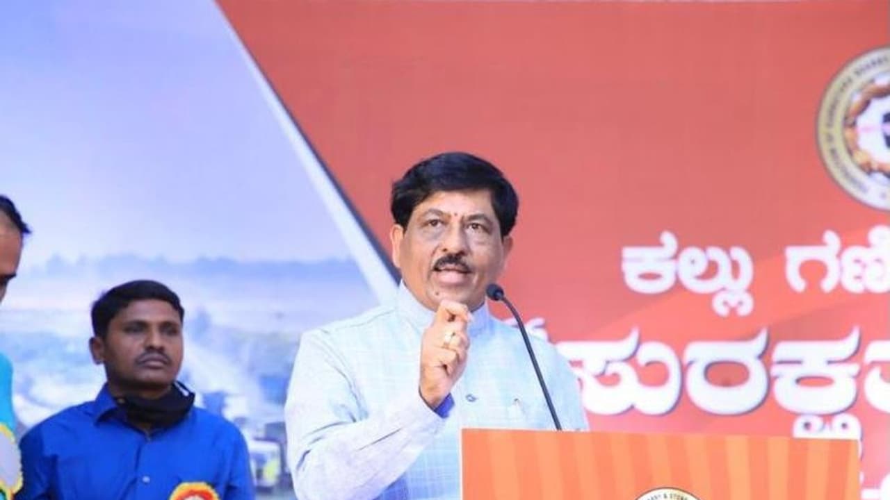 90 ದಿನದಲ್ಲಿ ಉದ್ದಿಮೆದಾರರ ಮನೆ ಬಾಗಿಲಿಗೆ ಎನ್ಒಸಿ ಸೌಲಭ್ಯ ಜಾರಿ 90 ದಿನದಲ್ಲಿ ಉದ್ದಿಮೆದಾರರ ಮನೆ ಬಾಗಿಲಿಗೆ ಎನ್ಒಸಿ ಸೌಲಭ್ಯ ಜಾರಿ