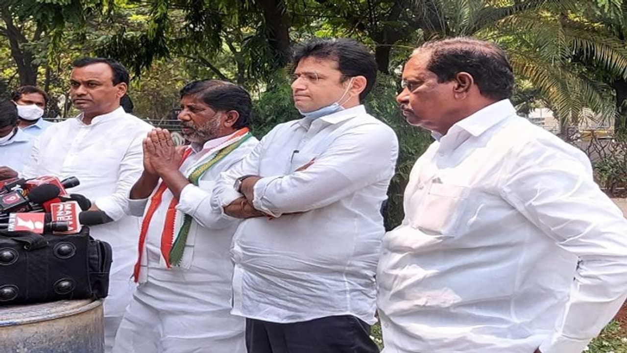 జేసీ దివాకర్ రెడ్డిని మేం నిలదీశాం: మల్లుభట్టి విక్రమార్క వివరణ జేసీ దివాకర్ రెడ్డిని మేం నిలదీశాం: మల్లుభట్టి విక్రమార్క వివరణ