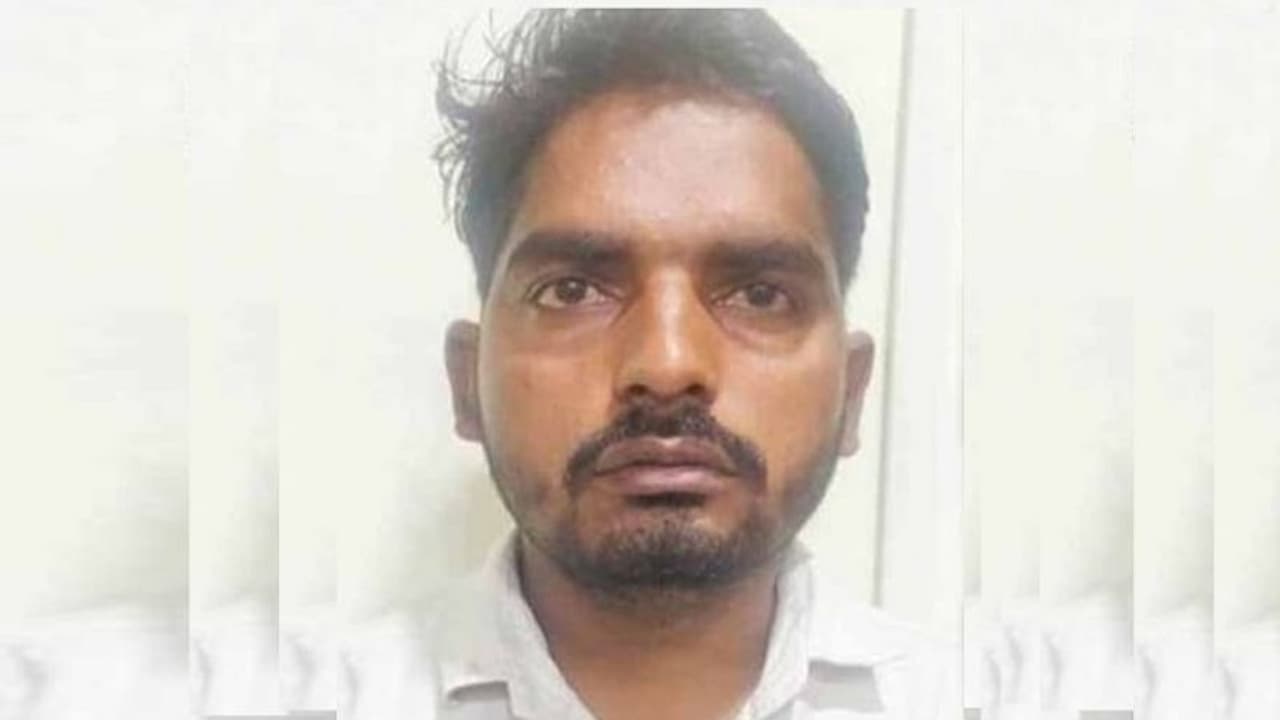 इस शख्स के परिवार पर 160 केस, क्राइम हिस्ट्री जानकर हो जाएंगे हैरान,भाभी को लड़ा रहा चुनाव इस शख्स के परिवार पर 160 केस, क्राइम हिस्ट्री जानकर हो जाएंगे हैरान,भाभी को लड़ा रहा चुनाव