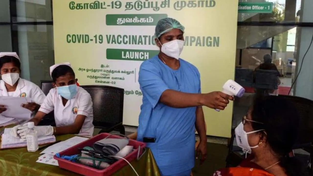 ‘ஒரு தெருவில் 3 பேருக்கு கொரோனா இருந்தாலே’... தமிழக அரசு வெளியிட்ட அதிரடி தடுப்பு நடவடிக்கைள்...!