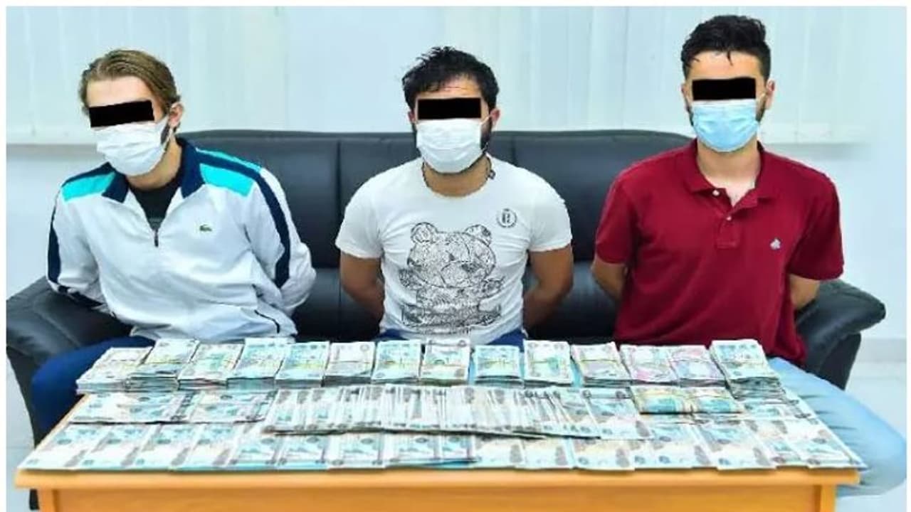 വാഹനങ്ങള് കുറഞ്ഞ വിലയ്ക്ക് വില്ക്കാനുണ്ടെന്ന വ്യാജേന തട്ടിപ്പ്; രാജ്യാന്തര ബന്ധമുള്ള മോഷ്ടാക്കള് പിടിയില് വാഹനങ്ങള് കുറഞ്ഞ വിലയ്ക്ക് വില്ക്കാനുണ്ടെന്ന വ്യാജേന തട്ടിപ്പ്; രാജ്യാന്തര ബന്ധമുള്ള മോഷ്ടാക്കള് പിടിയില്