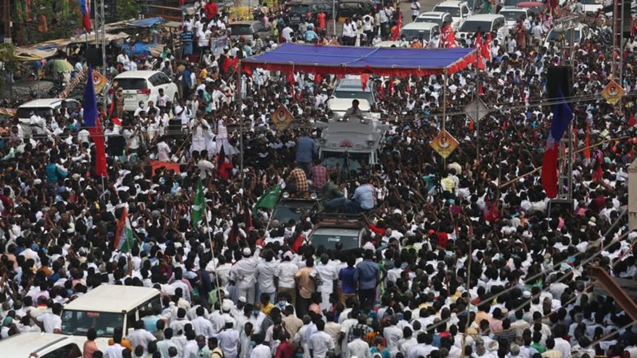 கொரோனா 2வது அலை?... தேர்தல் பிரசாரத்திற்கு தடை கோரிய வழக்கில் ஐகோர்ட் அதிரடி...! கொரோனா 2வது அலை?... தேர்தல் பிரசாரத்திற்கு தடை கோரிய வழக்கில் ஐகோர்ட் அதிரடி...!