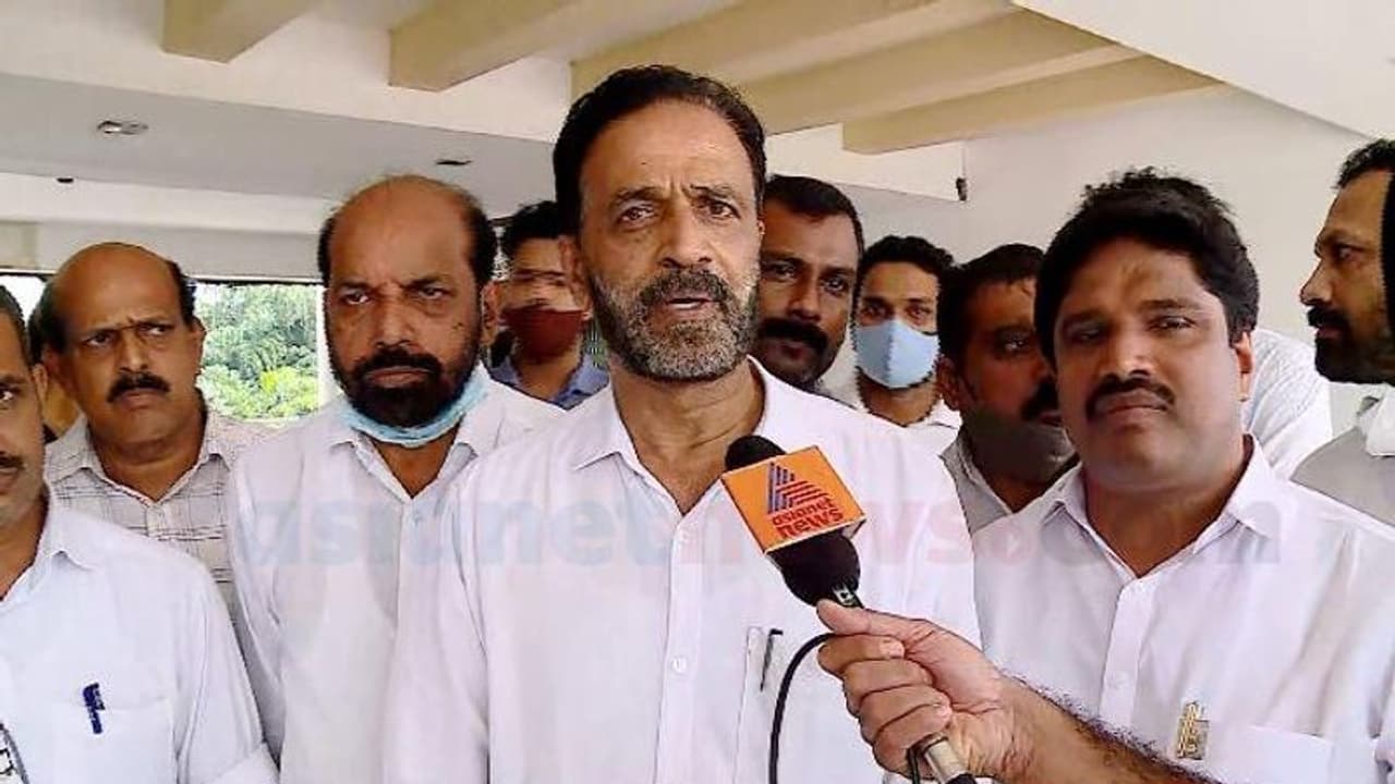 ധർമ്മടത്ത് കോൺഗ്രസിന്റെ ഔദ്യോഗിക പ്രഖ്യാപനത്തിന് മുൻപ് സി രഘുനാഥ് പത്രിക നൽകി ധർമ്മടത്ത് കോൺഗ്രസിന്റെ ഔദ്യോഗിക പ്രഖ്യാപനത്തിന് മുൻപ് സി രഘുനാഥ് പത്രിക നൽകി