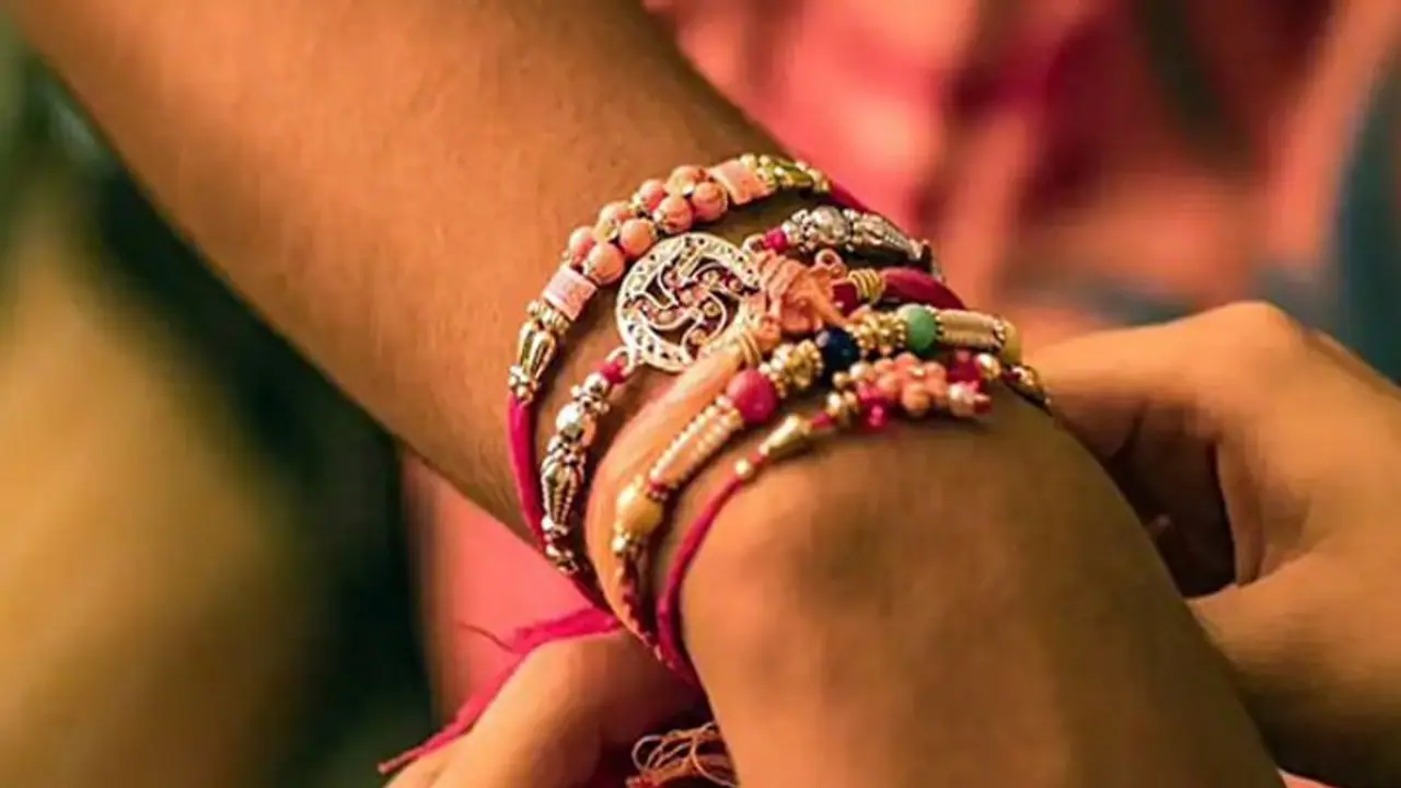 ലൈംഗിക അതിക്രമ കേസില് ജാമ്യം കിട്ടാന് രാഖി കെട്ടണമെന്ന് വിചിത്ര വിധി; സുപ്രീം കോടതി റദ്ദാക്കി ലൈംഗിക അതിക്രമ കേസില് ജാമ്യം കിട്ടാന് രാഖി കെട്ടണമെന്ന് വിചിത്ര വിധി; സുപ്രീം കോടതി റദ്ദാക്കി