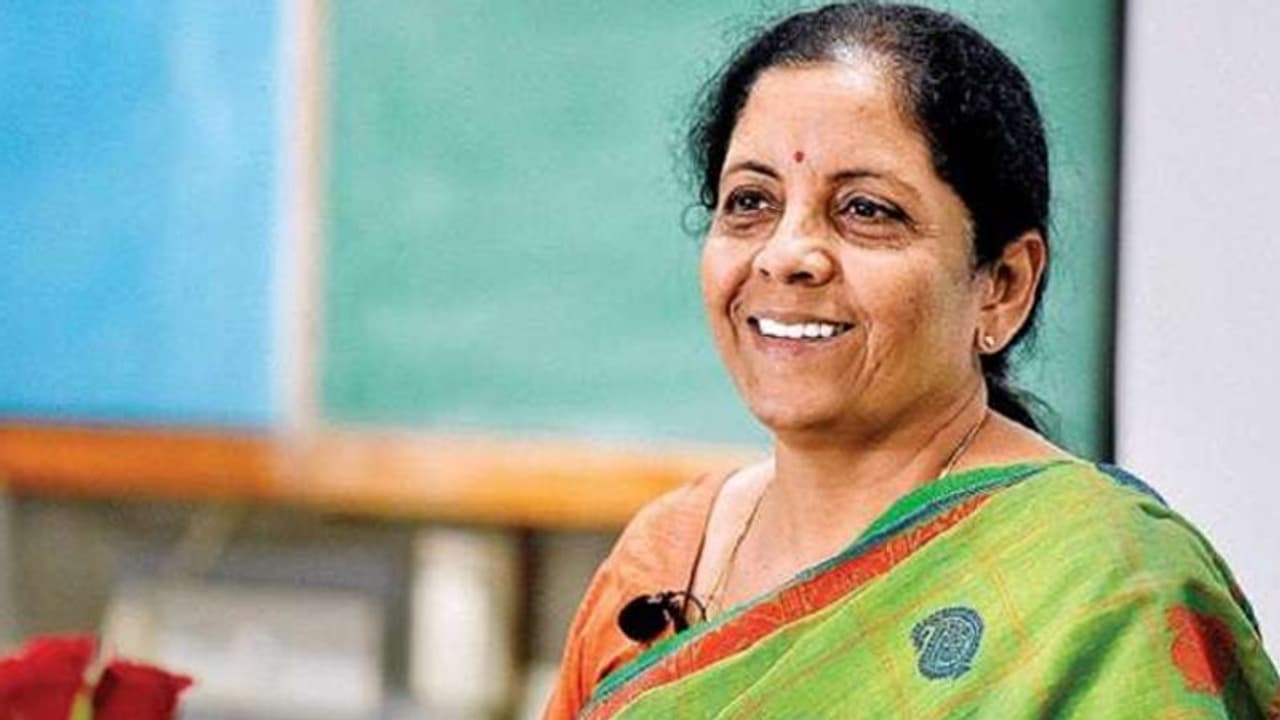 కాంగ్రెస్ మహిళా కార్యకర్తలతో సీతారామన్ స్పెషల్ సెల్ఫీ.. వివాదం.. కాంగ్రెస్ మహిళా కార్యకర్తలతో సీతారామన్ స్పెషల్ సెల్ఫీ.. వివాదం..