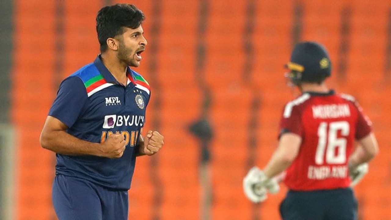 Ind Vs Eng T20 : भारत ने इंग्लैंड को 8 रन से हराया, शॉर्दुल ने 2 गेंद पर दो विकेट लेकर छीनी जीत Ind Vs Eng T20 : भारत ने इंग्लैंड को 8 रन से हराया, शॉर्दुल ने 2 गेंद पर दो विकेट लेकर छीनी जीत