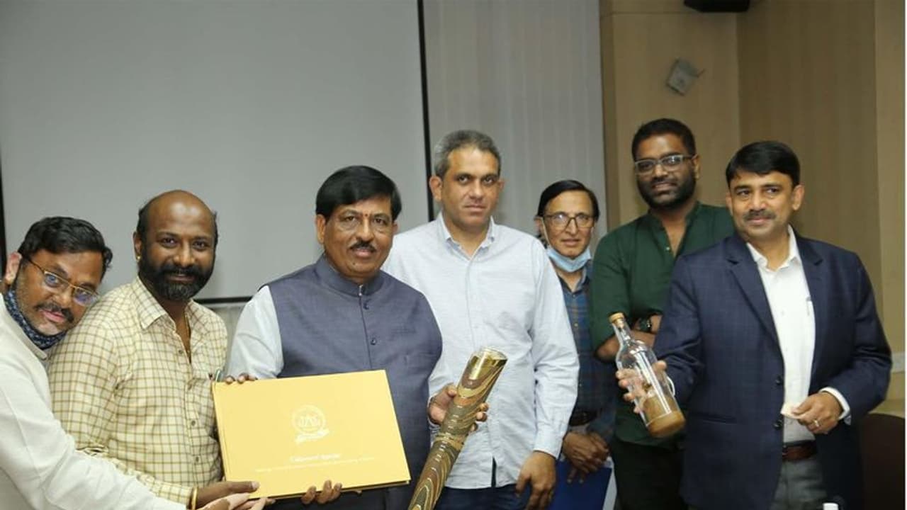 ಆಭರಣ ಪ್ರಿಯರಿಗೆ ಗುಡ್ ನ್ಯೂಸ್; ಸರ್ಕಾರಿ ಒಡೆತನದಲ್ಲಿಯೇ ಚಿನ್ನದ ಮಳಿಗೆ ಆಭರಣ ಪ್ರಿಯರಿಗೆ ಗುಡ್ ನ್ಯೂಸ್; ಸರ್ಕಾರಿ ಒಡೆತನದಲ್ಲಿಯೇ ಚಿನ್ನದ ಮಳಿಗೆ