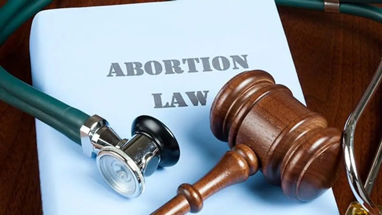 ভারতে গর্ভপাত কি বৈধ? মার্কিন মুলুকে তৈরি হওয়া বিতর্কের মধ্যেই জেনে নিন ভারতীয় গর্ভপাত আইন 