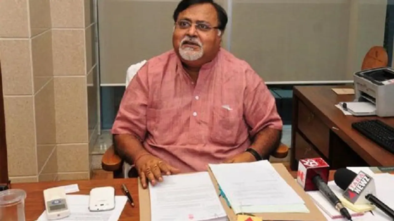 'চাইলে তাঁর বাড়িতে আসুক ', পার্থ র আমন্ত্রণেই কি সোজা শিল্পভবনে পৌছল CBI